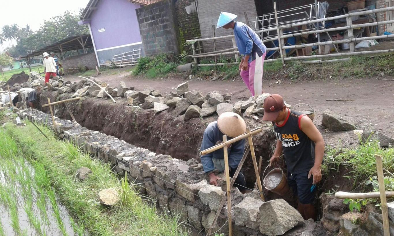 Pembangunan Talud di Wilayah Pedukuhan Trayeman