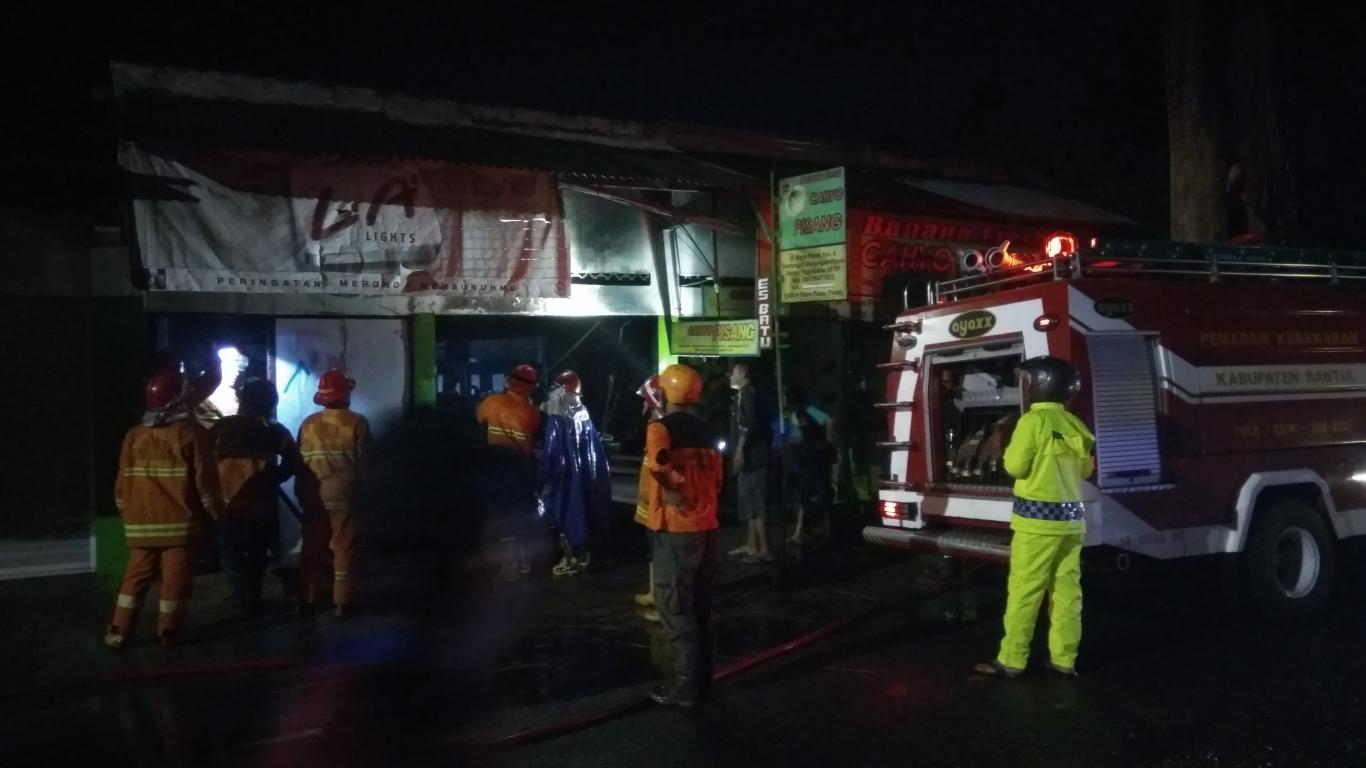 Kios Sayur di Gunungan, Hangus Dilalap Api