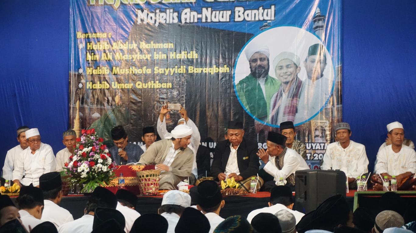 Majelis Dzikir dan Sholawat oleh Habib Abdur Rahman bin Ali Masyhur bin Hafidh dari Yaman