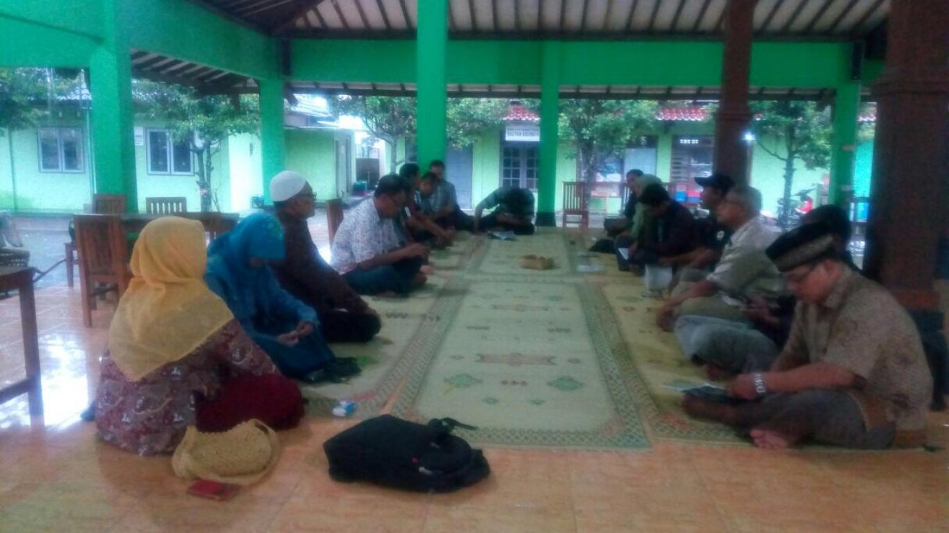 Rapat Gelar Tikar 