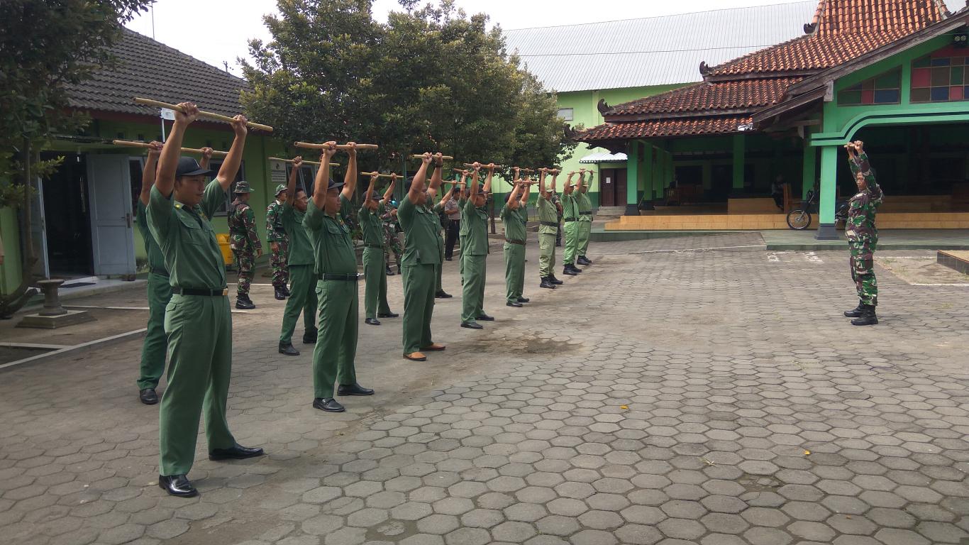 SENAM SENJATA, Linmas Desa Pleret tingkatkan Pertahanan Diri