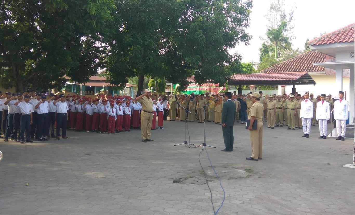 UPACARA Memperingati Hari Pendidikan Nasional