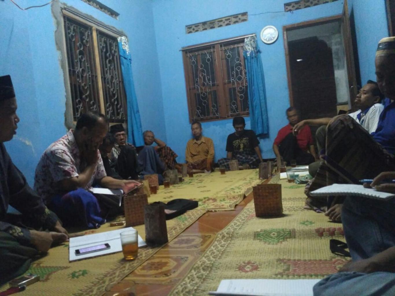 Bincang Santai Bapak-Bapak Dusun Trayeman bahas Program STPN