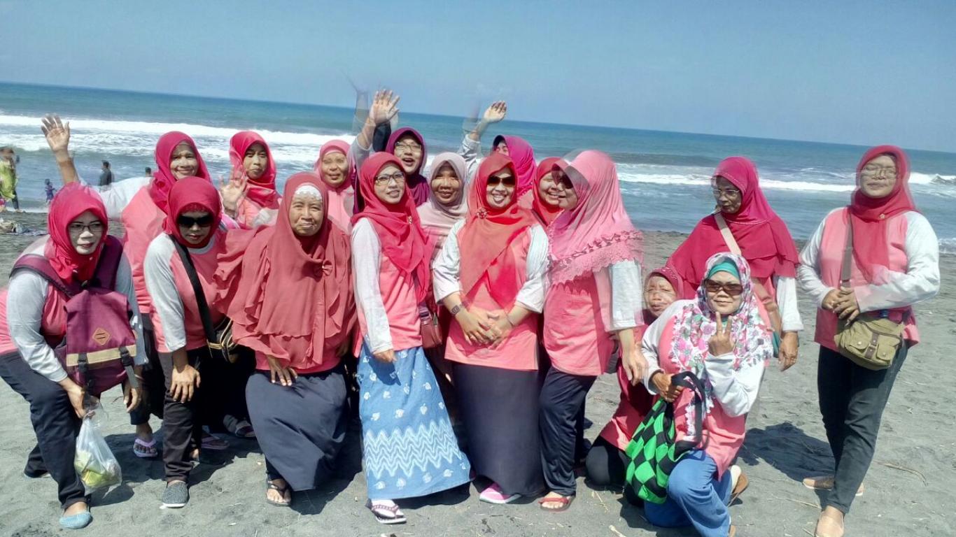 KADER POSYANDU KEDATON Refreshing ke Pantai Mangrove