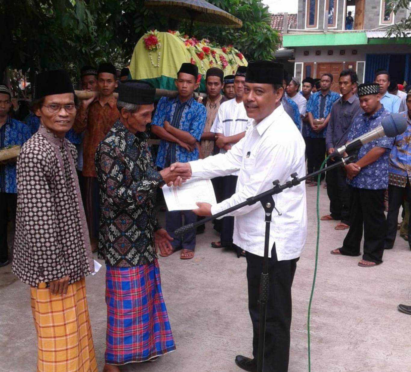 Penyerahan Akte Kematian Sehari Jadi di Dusun Pungkuran