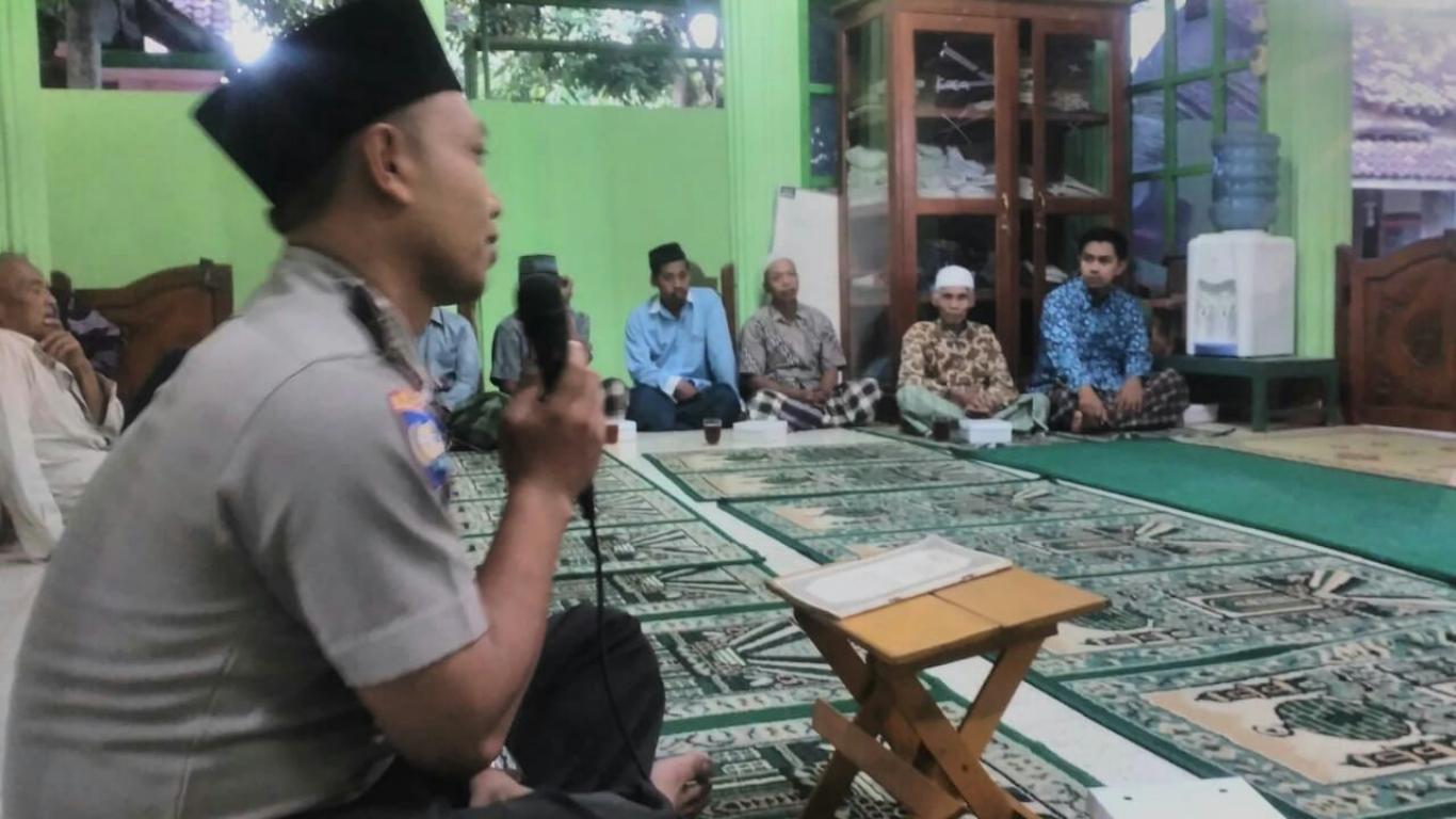 BHABINKAMTIBMAS DESA PLERET Himbau Warga Tingkatkan Keimanan dan Keamanan