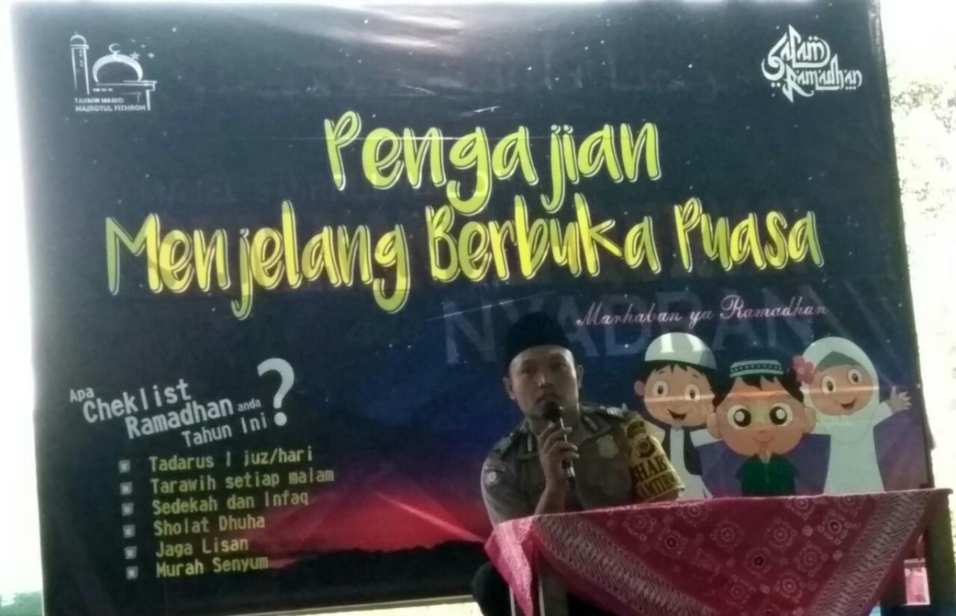 Bhabinkamtibmas Desa Pleret Kembali Mengisi Kultum Menjelang Berbuka