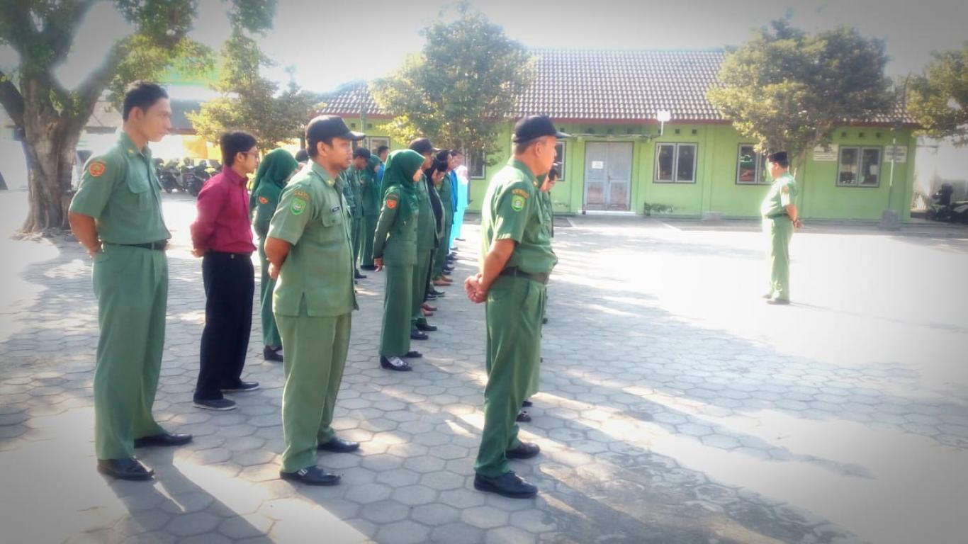 Rutinitas Pamong Desa Pleret, Apel Senin “Semangat Layani Warga”