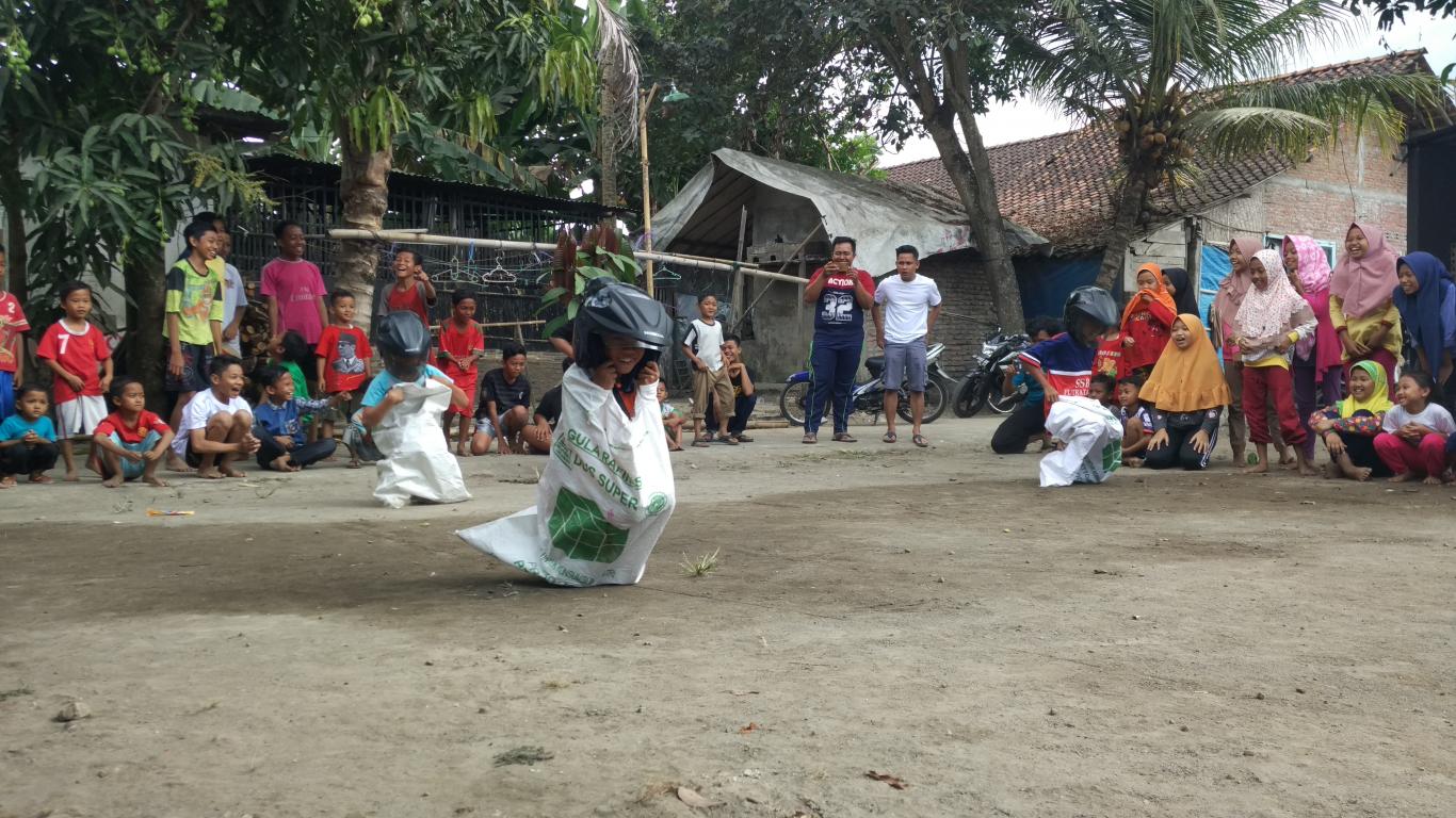 Lomba Balap Karung Meriahkan Perlombaan 17 Agustus