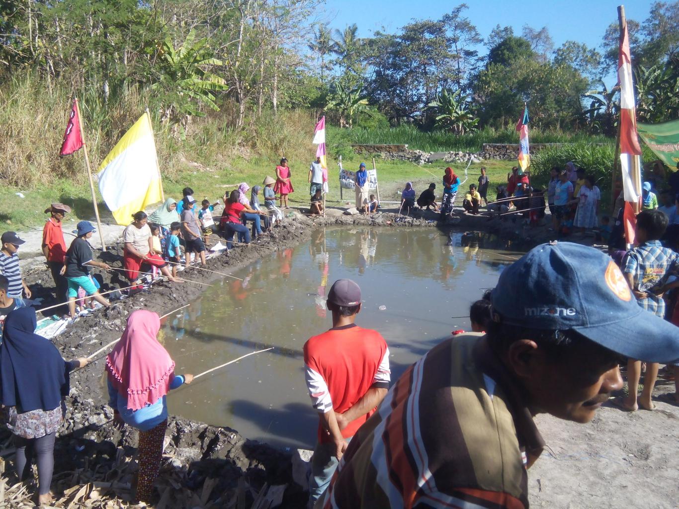 Mancing Mania Ibu-Ibu Meriahkan Peringatan HUT RI di Kedaton