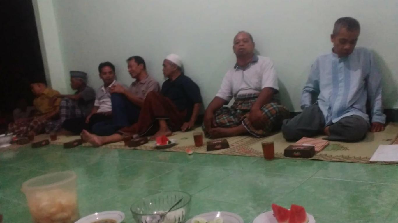 Pertemuan Rutin Bapak-Bapak Trayeman RT 003