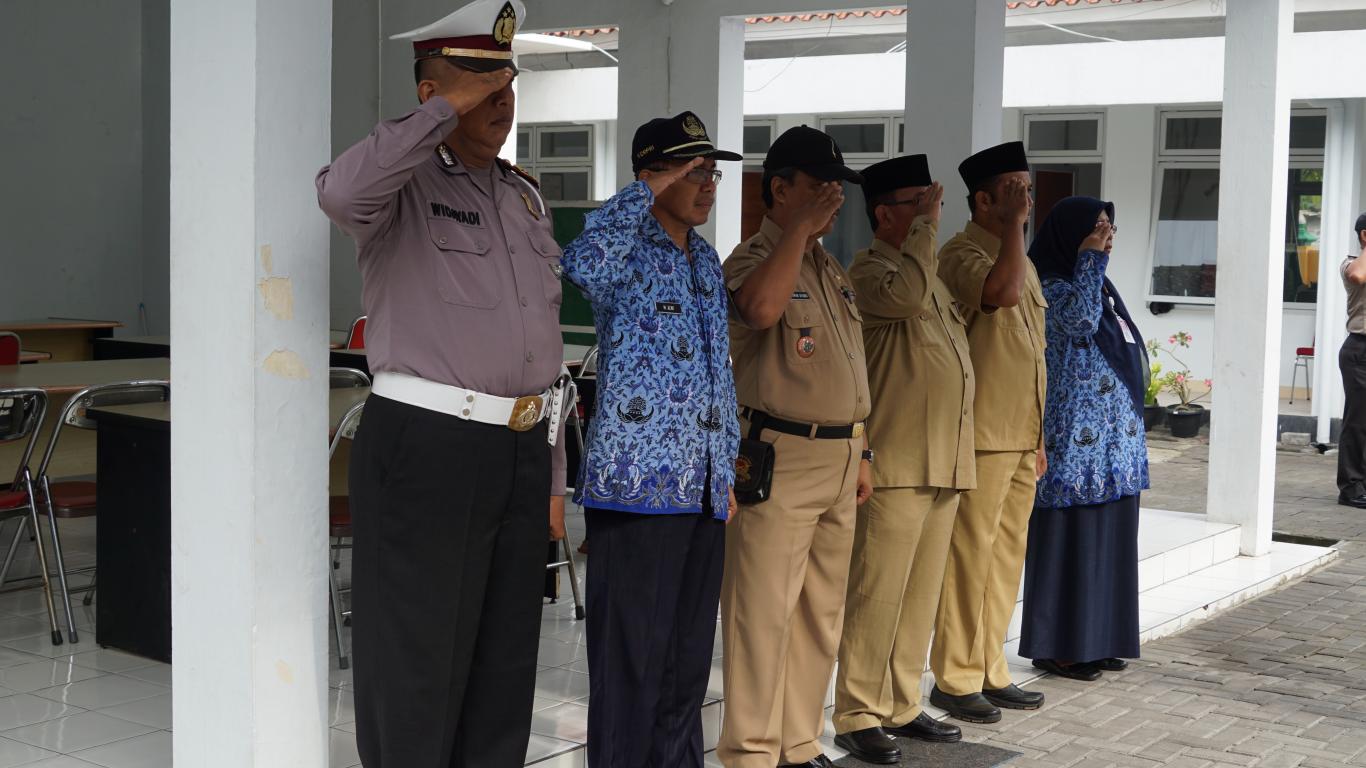 Upacara Bendera Setiap Tanggal 17 