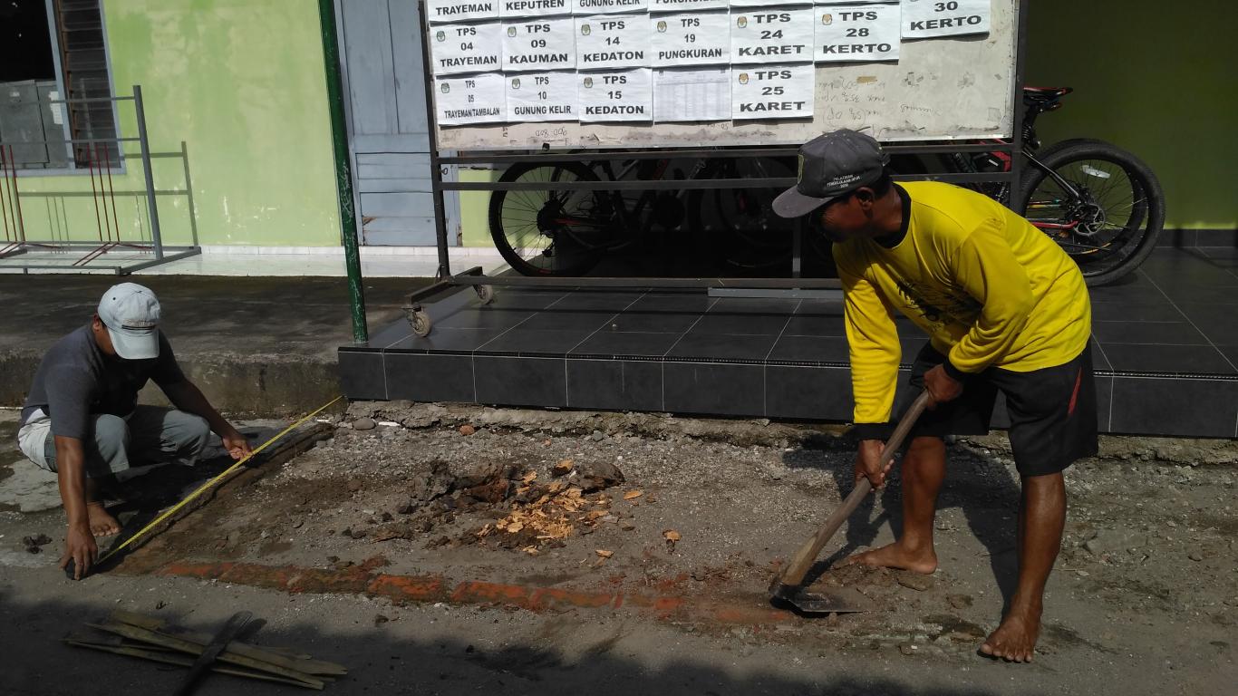 Pembangunan taman & kolam Kantor Desa Pleret