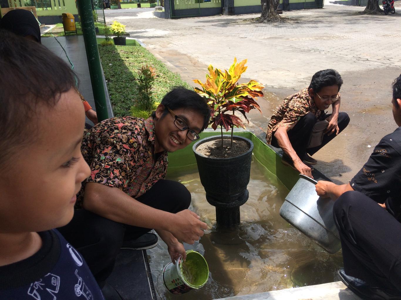 Nguras Kolam Bareng oleh Pemerintah Desa Pleret