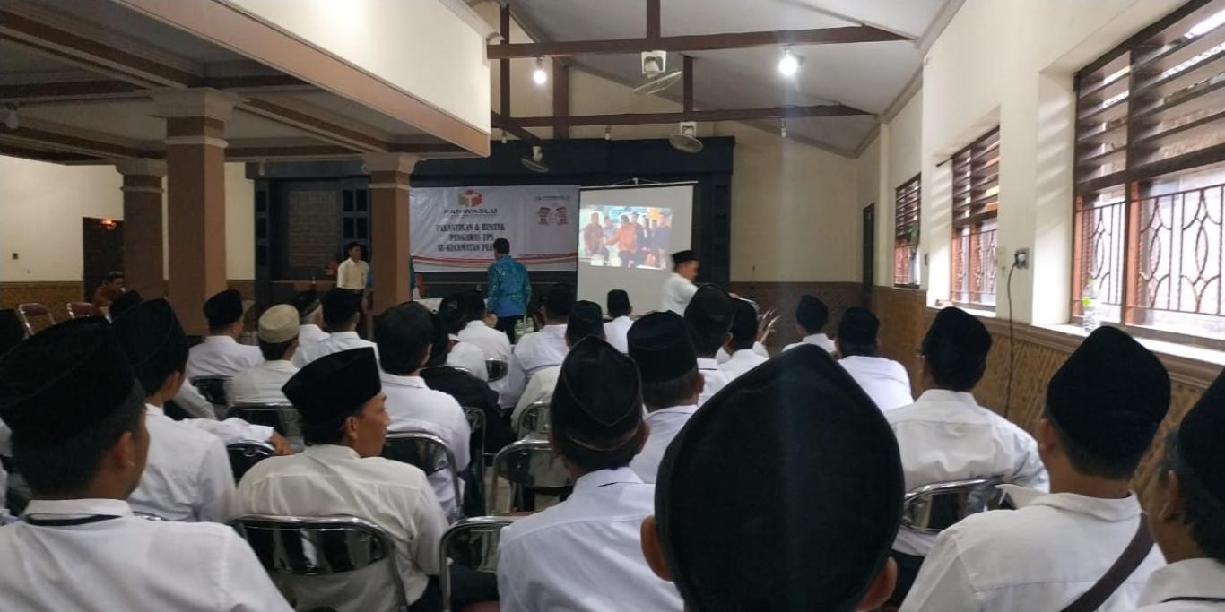 Pelantikan dan Pengambilan Sumpah Pengawas TPS se-Kecamatan Pleret