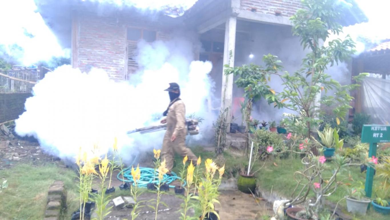 Cegah DBD, Pemkab Lakukan Fogging di Dusun Gunungan