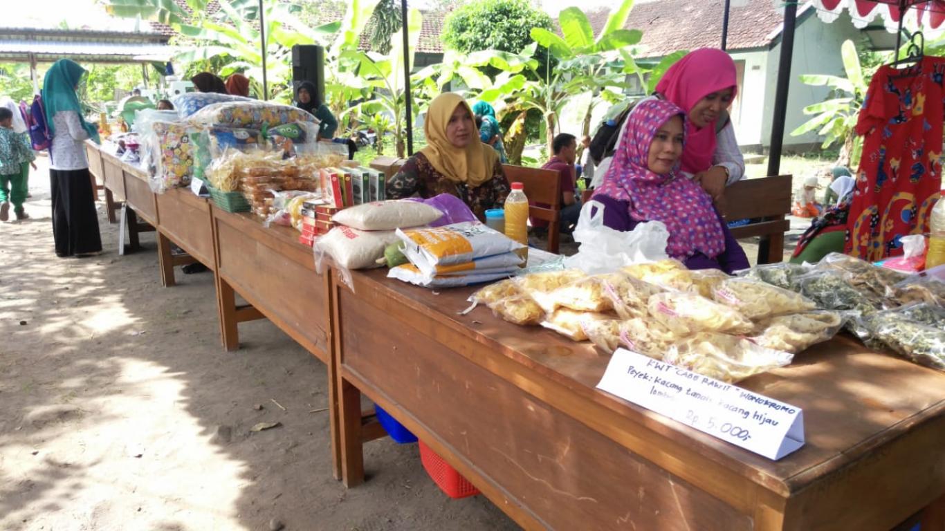 Pelaku UMKM Desa Pleret adakan Bazar Produk