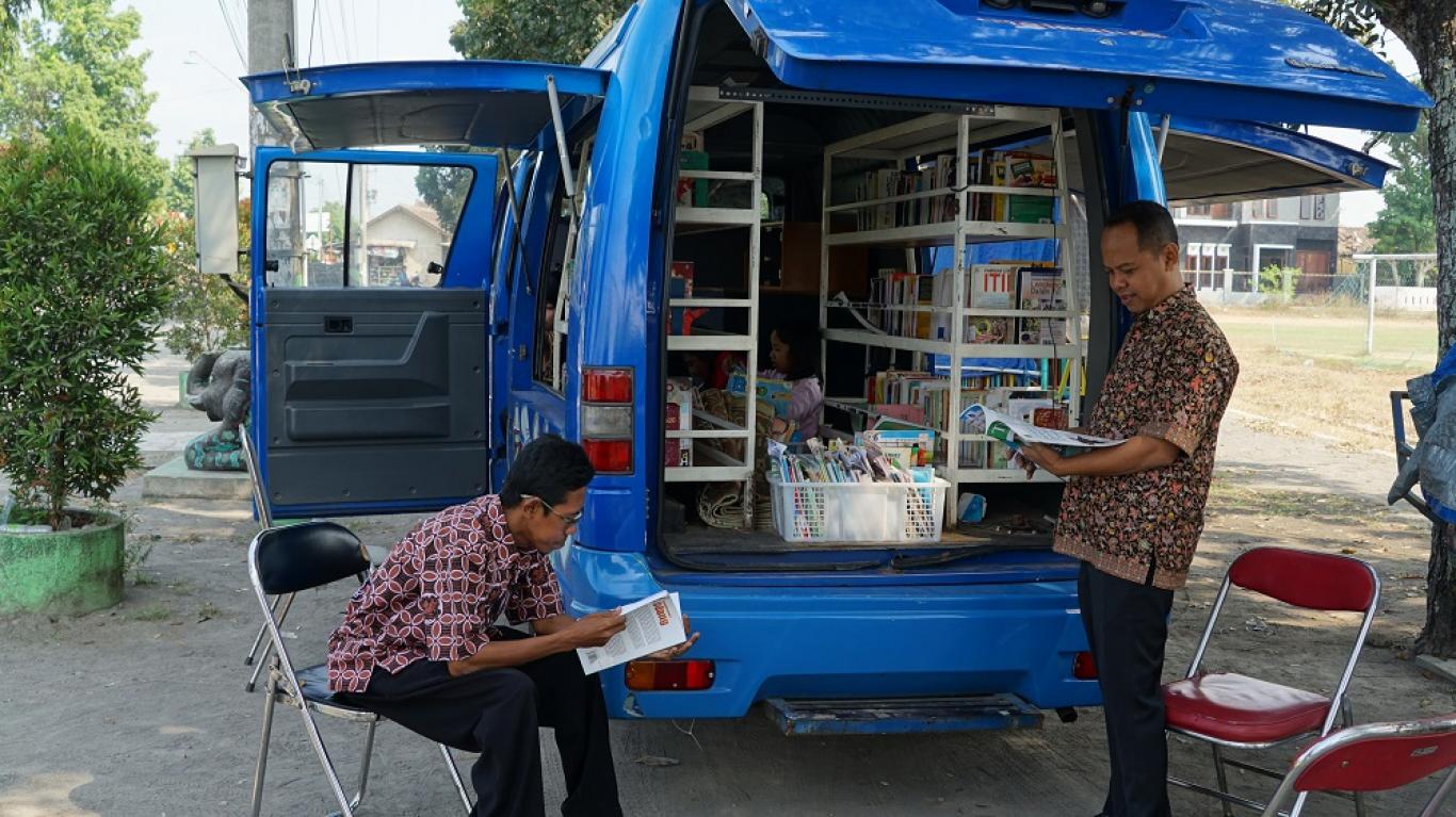 Mobil Perpus Keliling Jelajah Desa Pleret