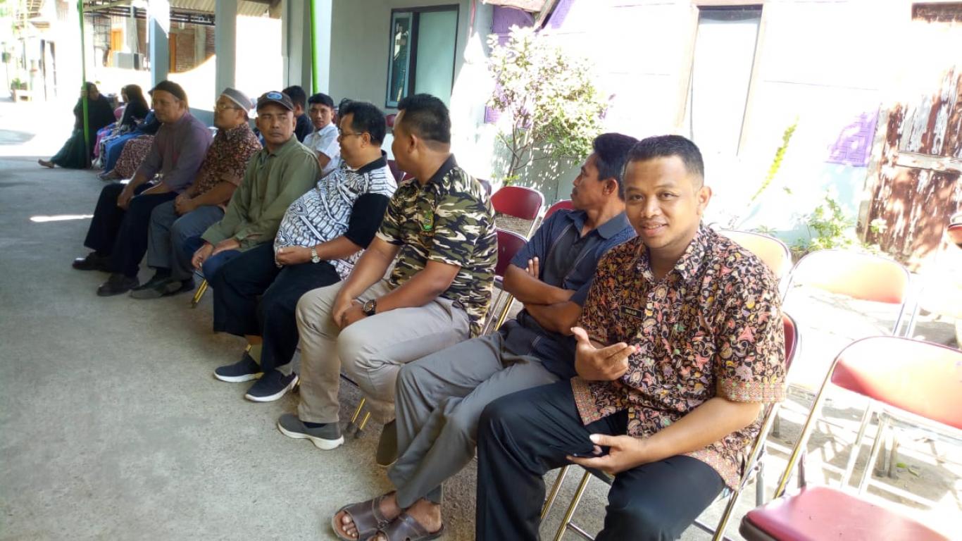 Pamong Desa Pleret Takziah ke Tokoh Masyarakat Gunungkelir 