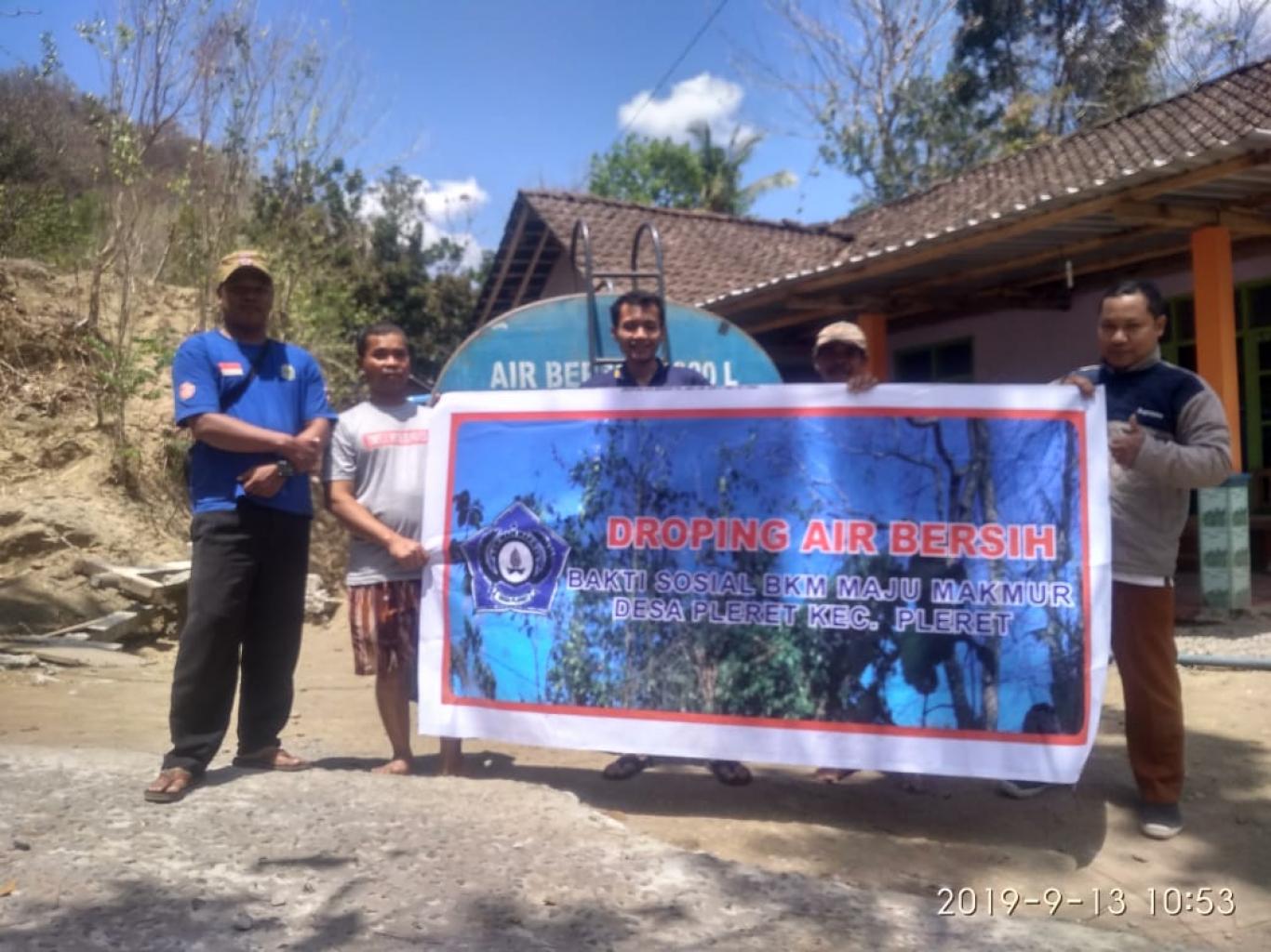 BKM Maju Makmur Pleret lakukan Bakti Sosial Droping Air Bersih