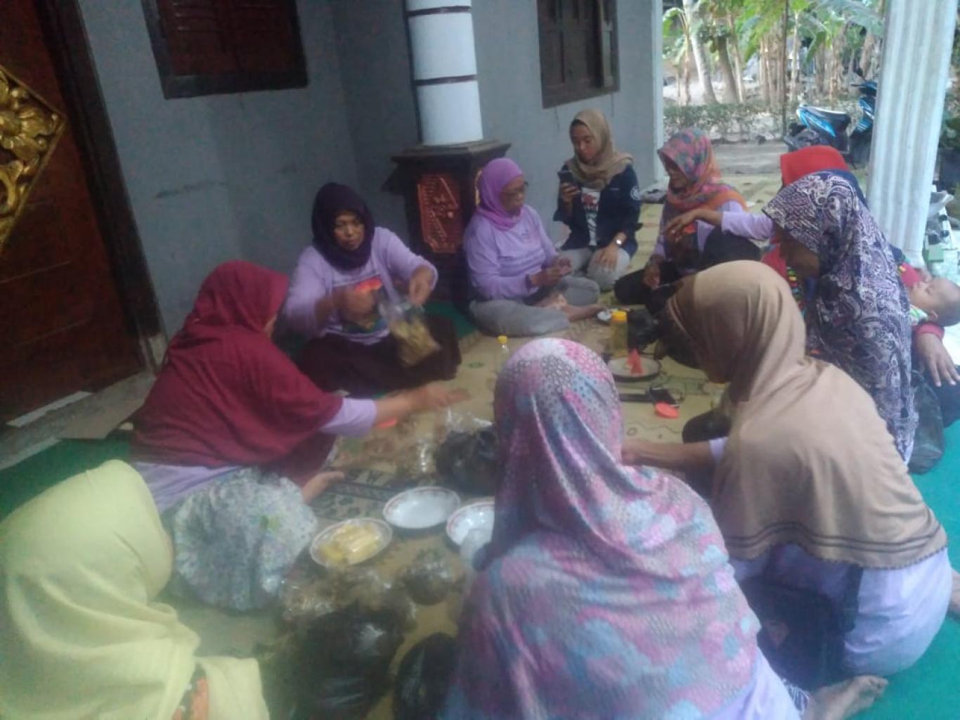 Pelatihan Pembuatan Rempeyek dari Bahan TOGA 