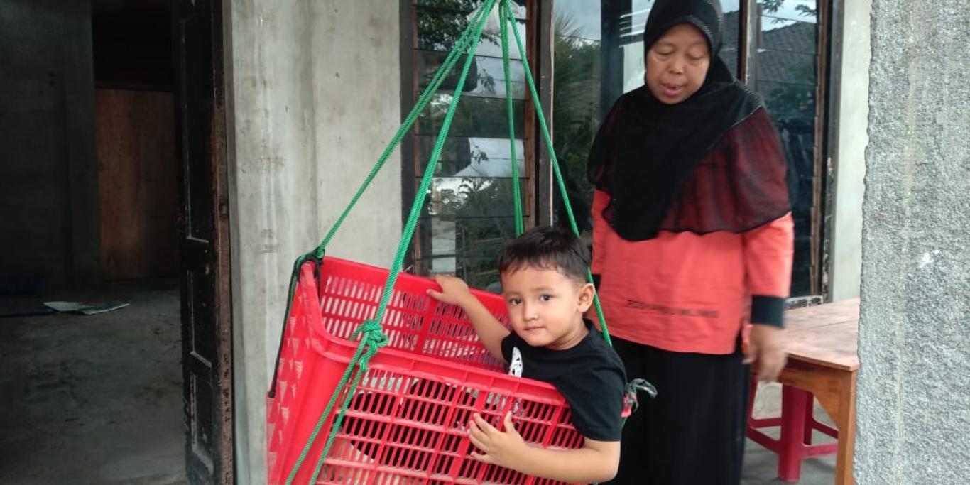 Pemberian ALBENDAZOLE untuk Anak Balita Dusun Kerto Lor