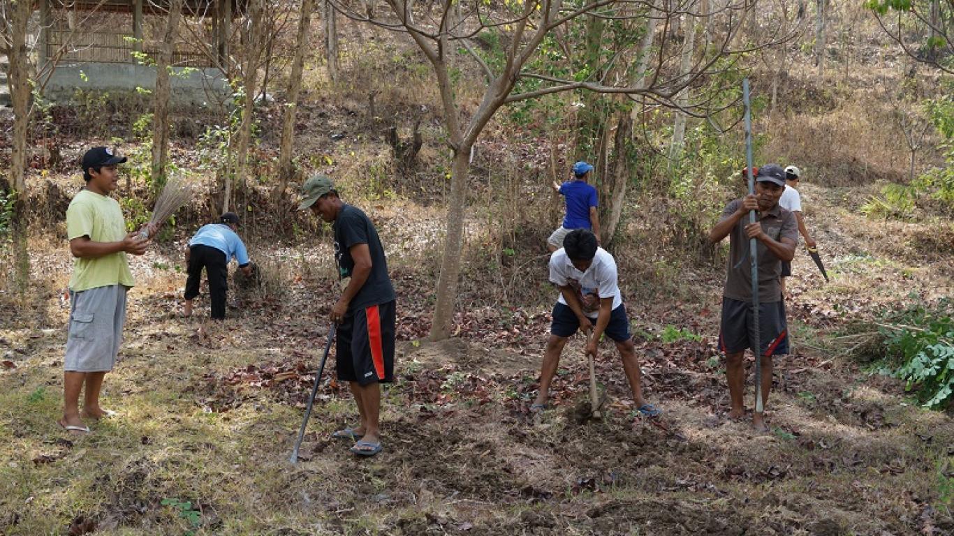 Giat Kerjabakti di bawah kaki Gunung Sentono