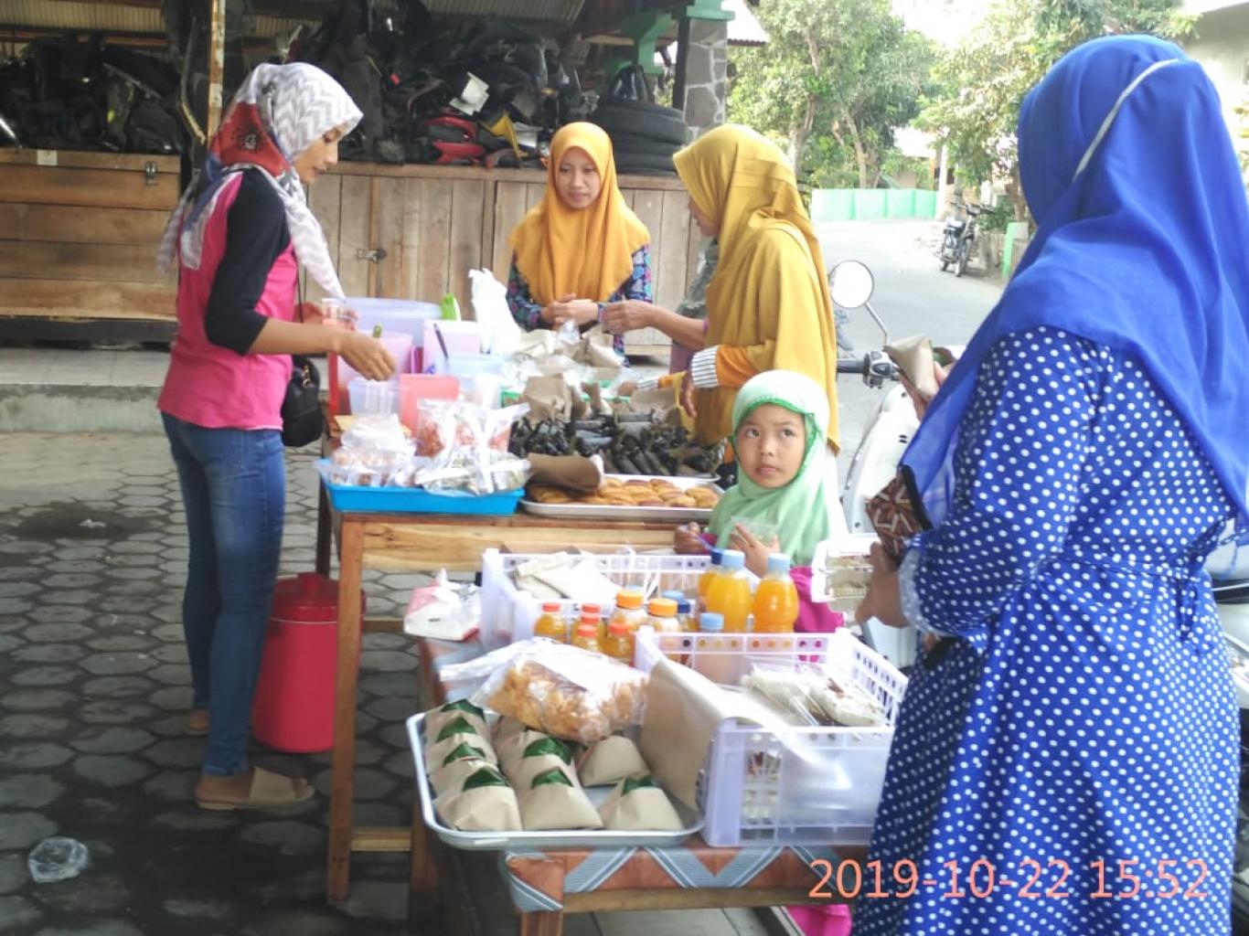 Kuliner Lemper di Malam Rabupungkasan