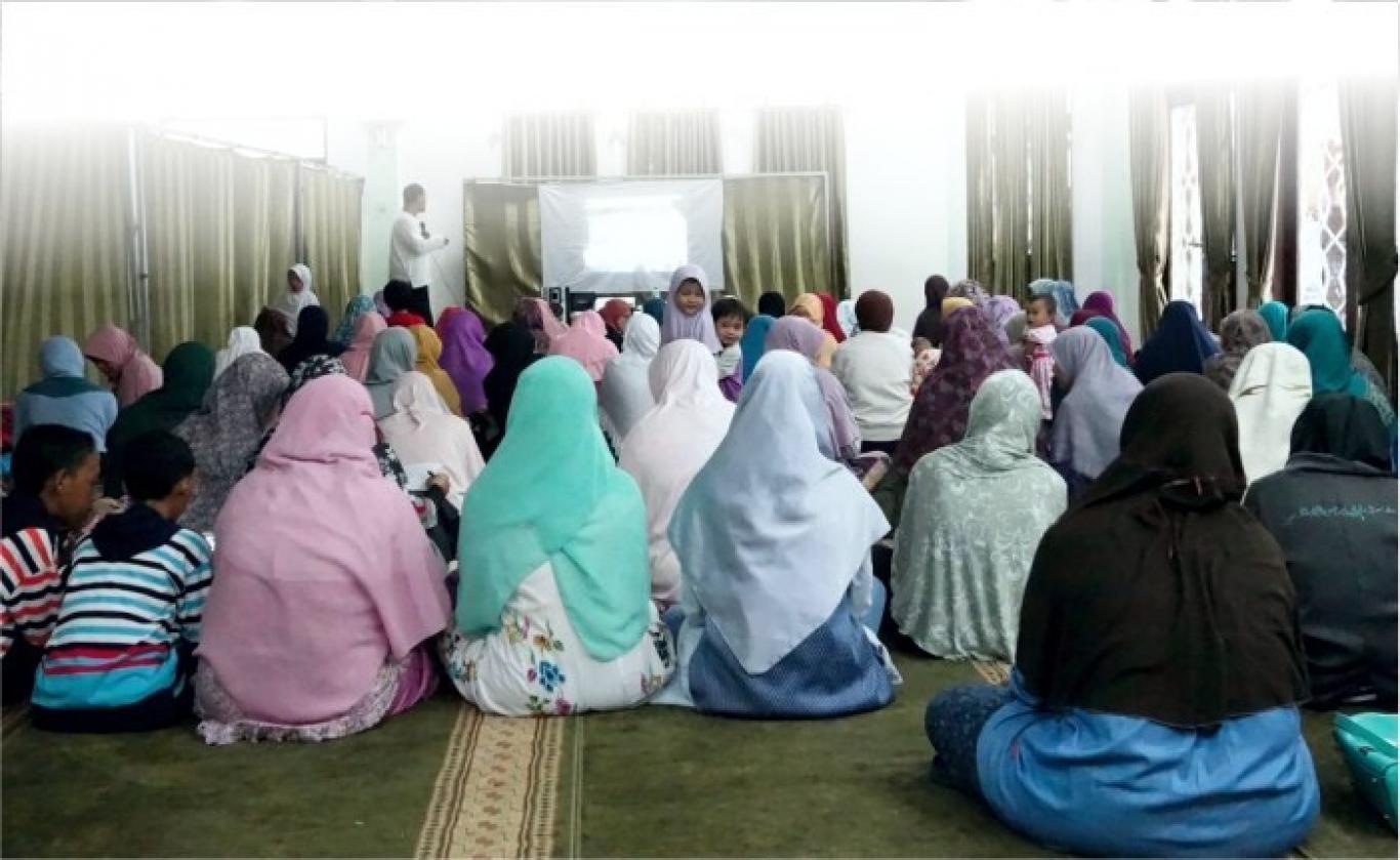 Pengajian Maulud Nabi Muhammad SAW di Serambi Masjid Al Furqon Kerto 