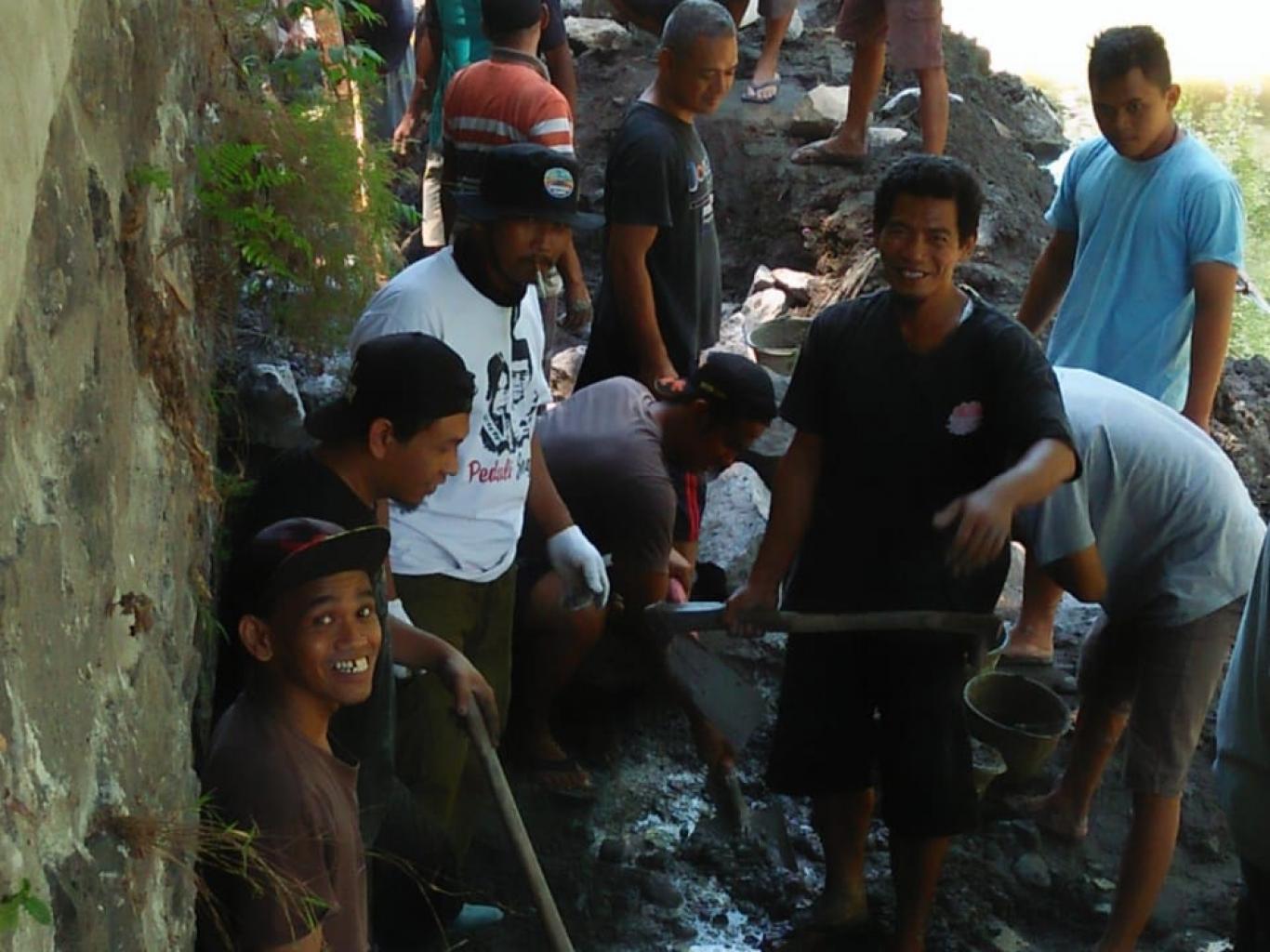 Pembangunan Talud Jalan Tepian Sungai Gajahwong