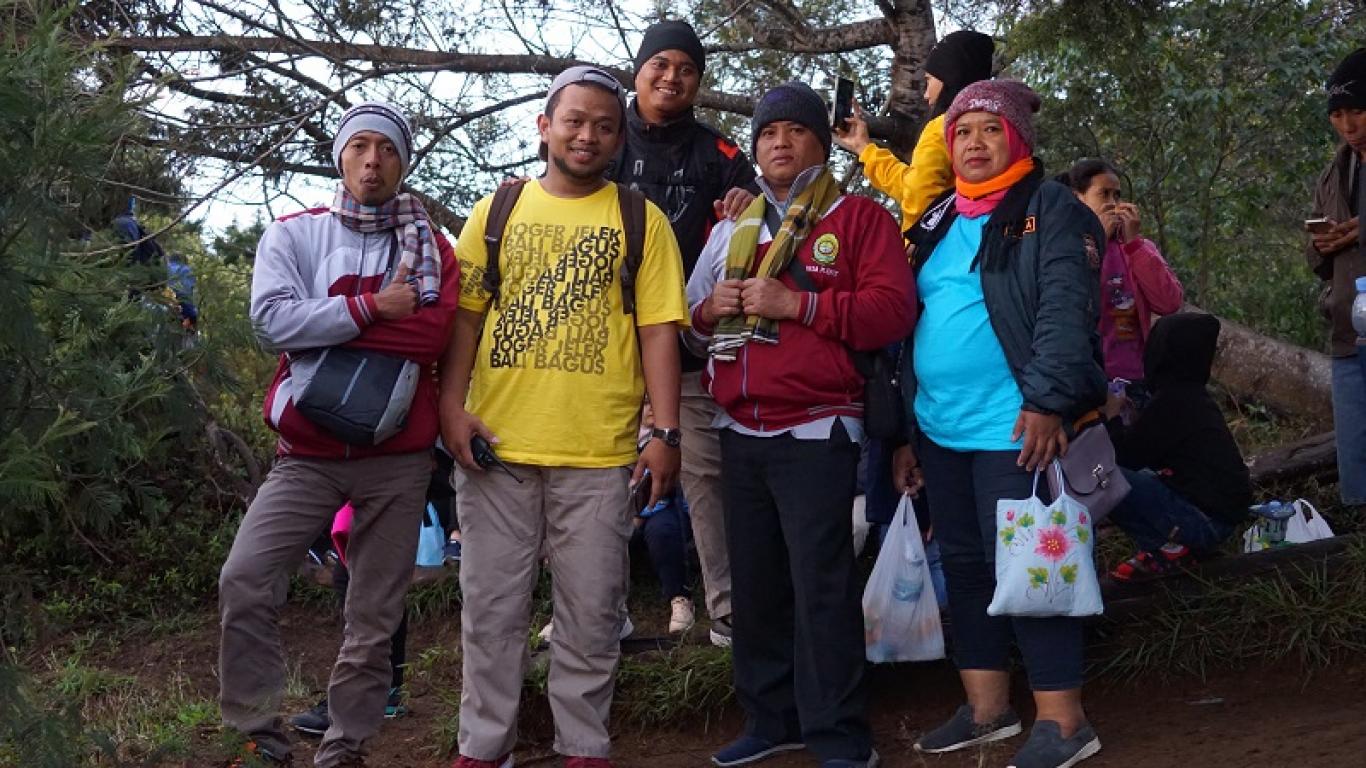 Berburu Golden Sunrise di Bukit Sikunir