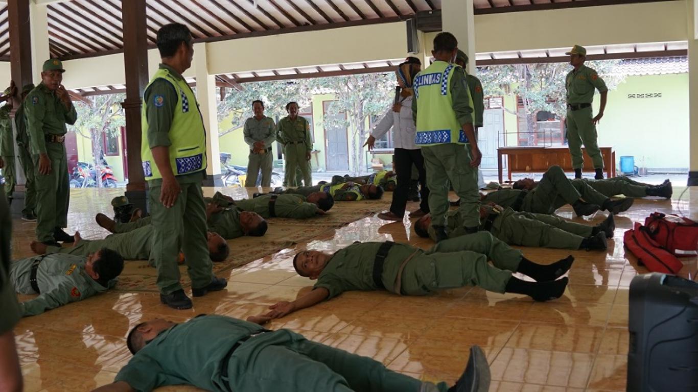 Pelatihan Ketrampilan Satlinmas Kecamatan Pleret