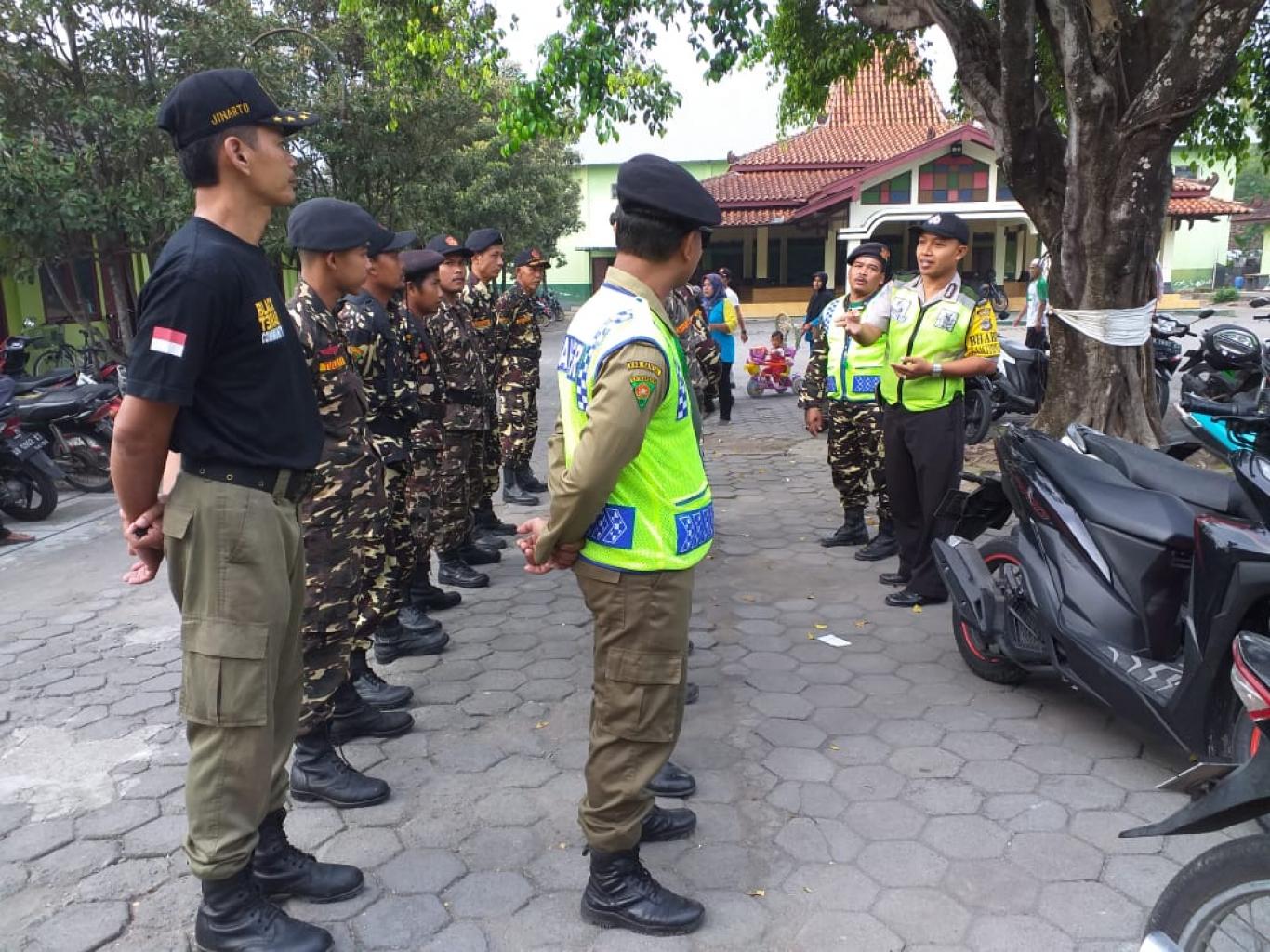 Bhabinkamtibnas Pleret Lakukan Pengamanan Jelang Harlah NU