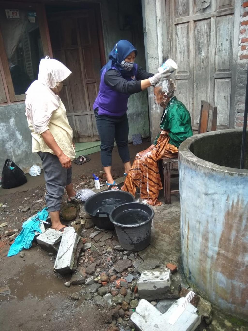 Semoga Mbah Purinah Lebih Bahagia di Panti Jompo