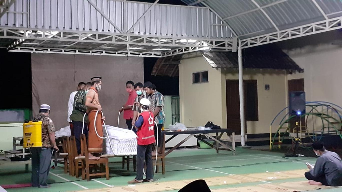 Pelatihan Pemakaman Standar Covid-19 di Gunungan