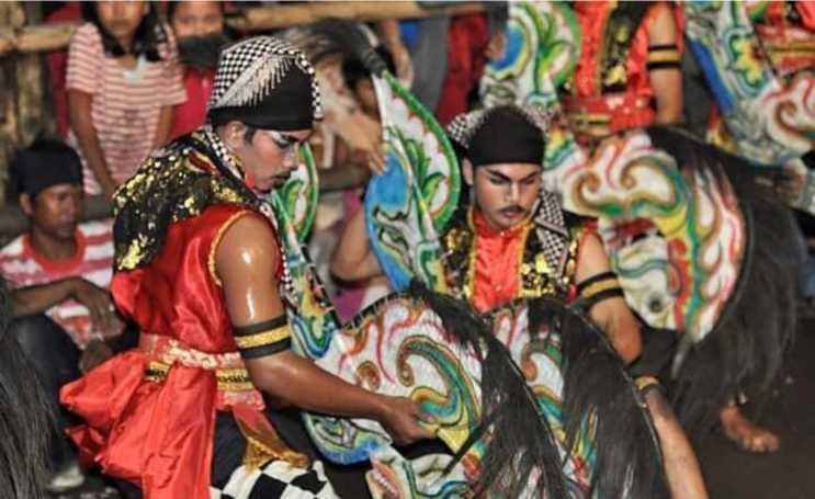 Paguyuban Seni Reog dan Jathilan kudho pari kesit